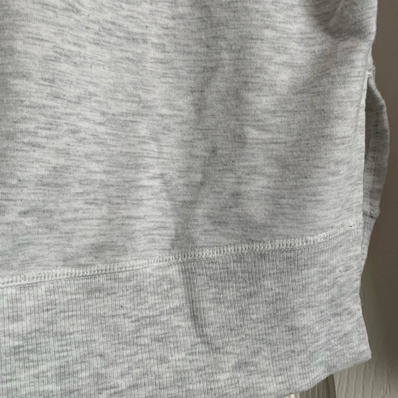 Yogalicious Split Hem Gray Pull over Top size Medium - Picture 4 of 15
